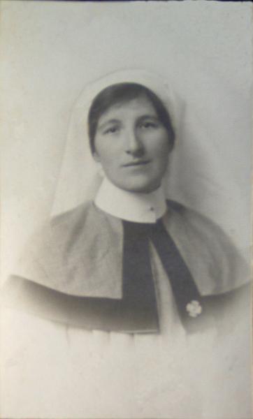 ABk45-Marion Delves b.1886 d.1972. Nurse in Queen Alexandra's Imperial Military Nursing Service.jpg - Marion Delves b.1886 d.1972. Nurse in Queen Alexandra's Imperial Military Nursing Service
